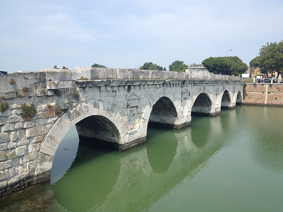 Foto der Tiberiusbrücke in Rimini
